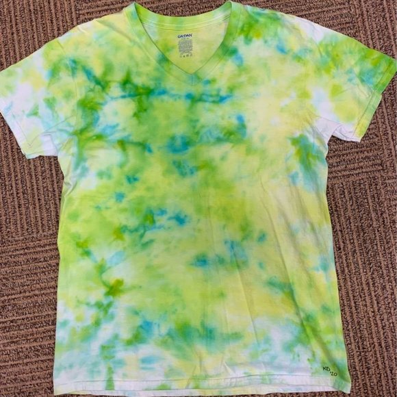Medium Tie Dye V-neck t-shirt - Picture 1 of 1